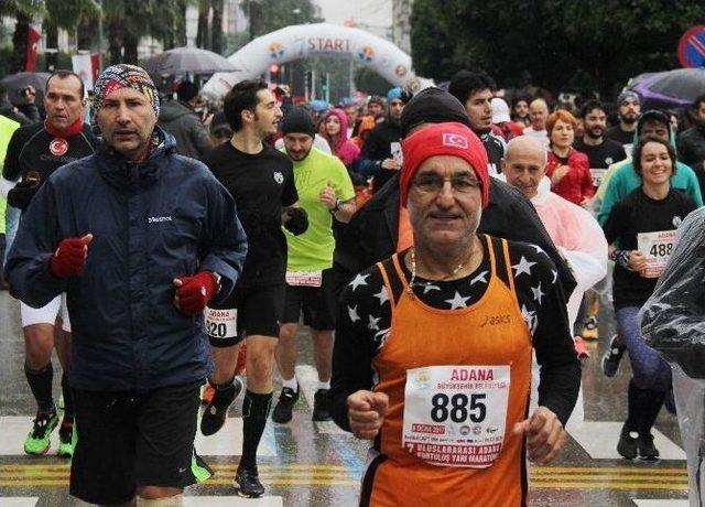 7. Uluslararası 5 Ocak Adana Kurtuluş Yarı Maratonu Ve Halk Koşusu Başladı