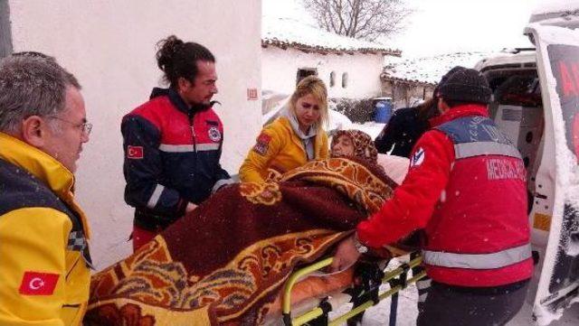 Köyde Mahsur Kalan Hasta, Paletli Ambulansla Kurtarıldı