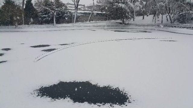 Yıldız Parkı&rsquo;nda G&ouml;let Buz Tuttu 2