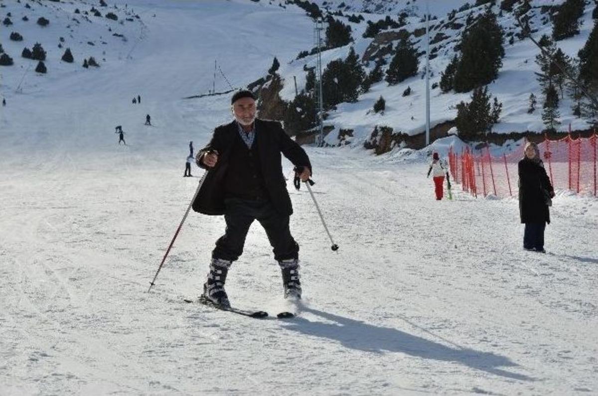 Ergan Kayak Merkezinde 76&rsquo;lık Dedenin Kayak Keyfi