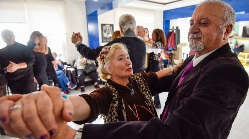 D&uuml;nya Dans Şampiyonu İhtiyar Delikanlılar, T&uuml;rkiye Şampiyonasına Hazırlanıyor