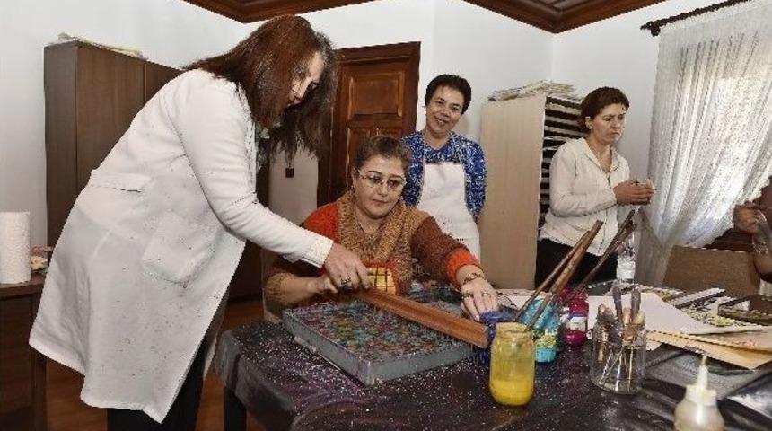 Belmek&rsquo;lerde Ebru Kursları B&uuml;y&uuml;k İlgi G&ouml;r&uuml;yor