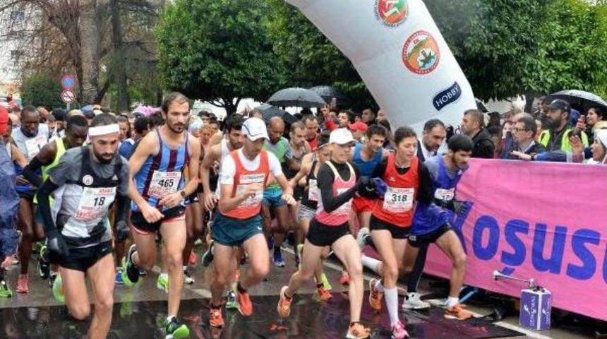 Adana'da Uluslararası Kurtuluş Maratonu Koşuldu