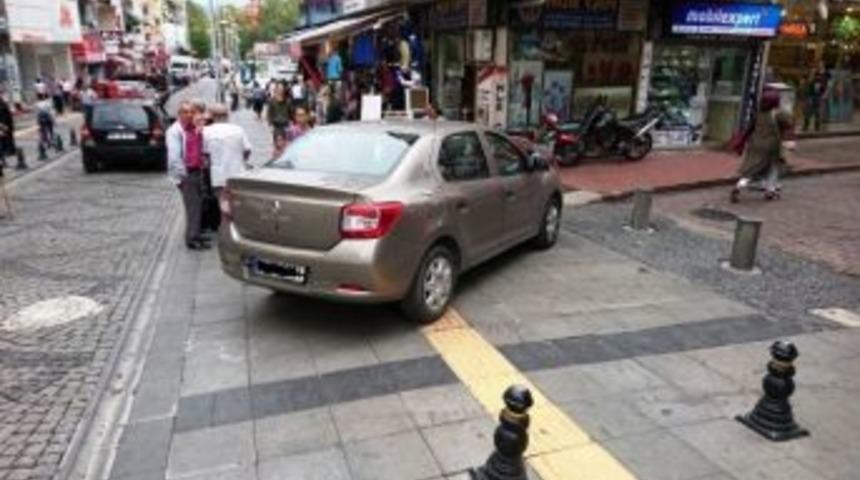 Kaldırımlara Park Eden S&uuml;r&uuml;c&uuml;lere 120 Bin Tl Ceza