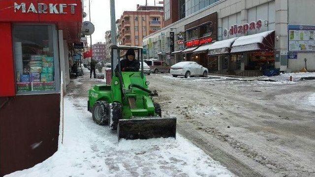 Akçakoca Belediyesinin Karla Mücadelesi Sürüyor