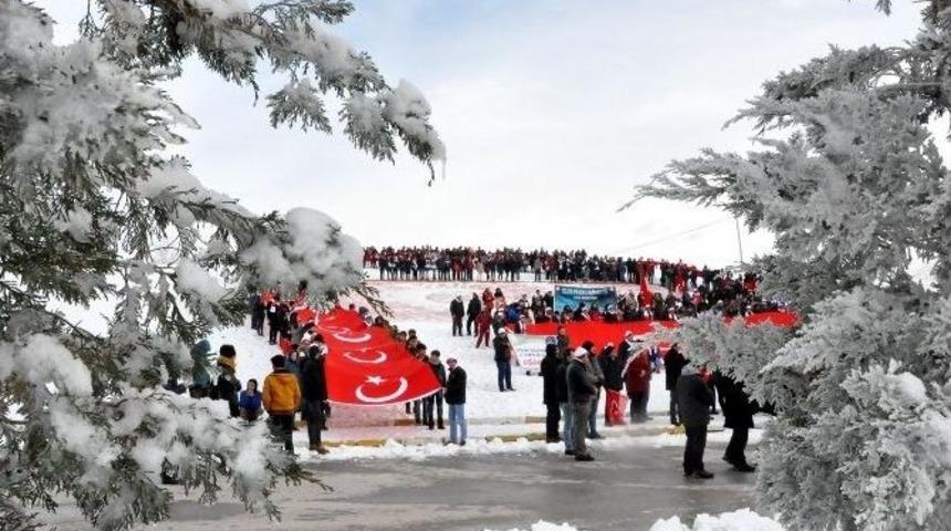 Uşak&rsquo;ta Sarıkamış Şehitlerini Anma Y&uuml;r&uuml;y&uuml;ş&uuml; Yapıldı