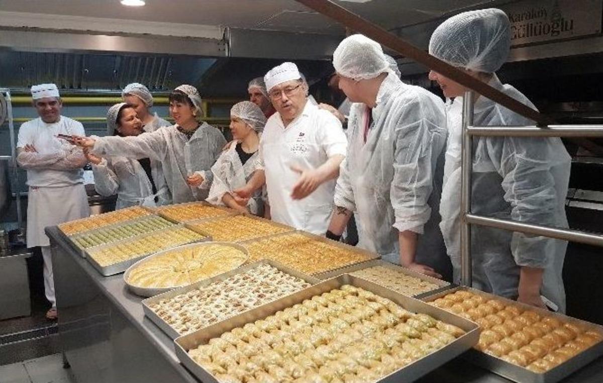 D&uuml;nyaca &Uuml;nl&uuml; Pasta Şefleri &Uuml;nl&uuml; Baklavacıyı Ziyaret Etti