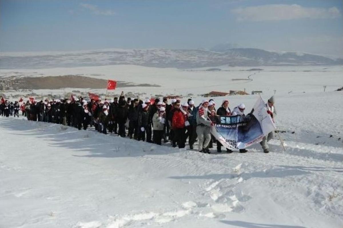 Van&rsquo;da Sarıkamış Şehitlerini Anma Y&uuml;r&uuml;y&uuml;ş&uuml;