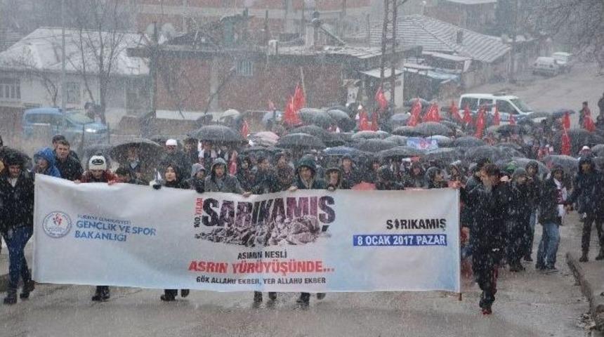 Sarıkamış Şehitler D&uuml;zenlenen Y&uuml;r&uuml;y&uuml;şle Anıldı