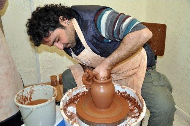 Seramik Biçimlendirme Kursu’na Yoğun İlgi