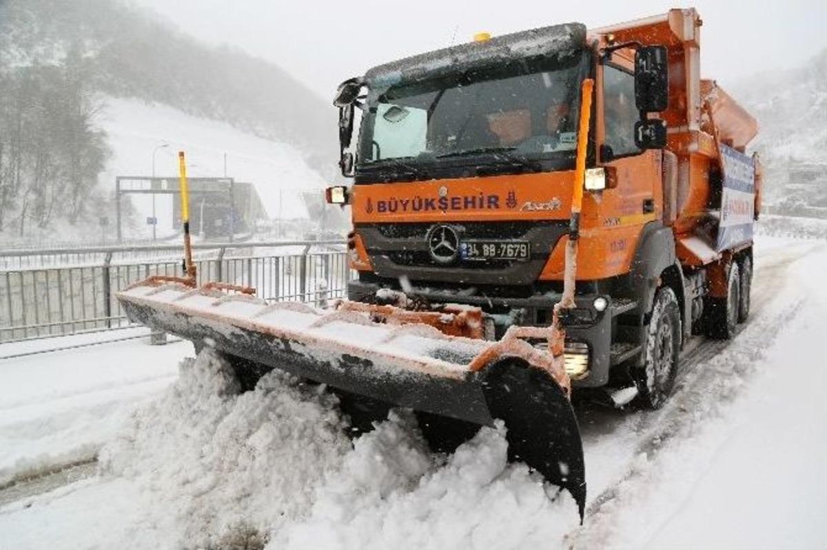 İstanbul&rsquo;da Kar &Ccedil;alışmaları Devam Ediyor