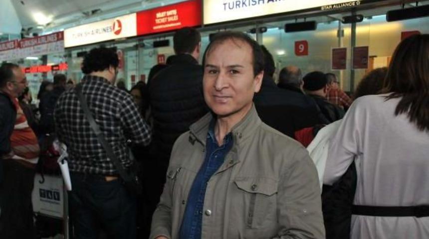 Havalimanında Bilet Kuyruğu