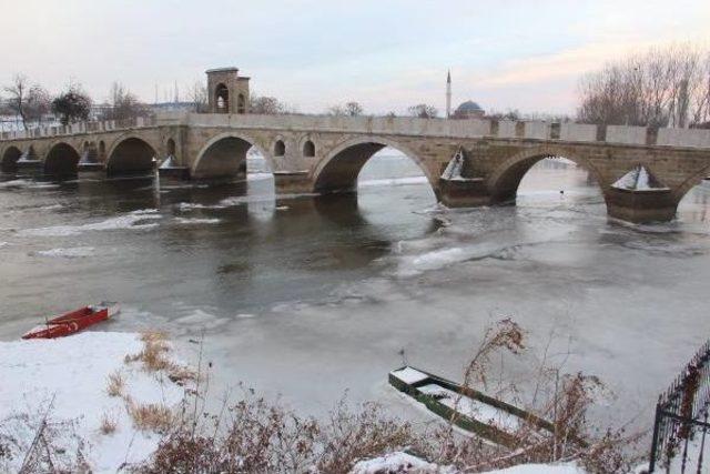 Tunca Nehri Buz Tuttu