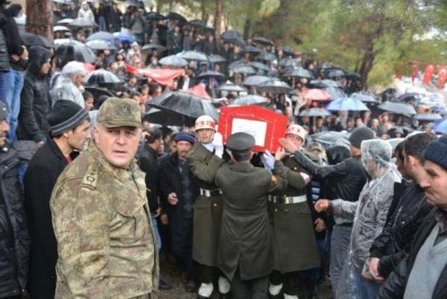 Fırat Kalkanı Şehidi Açıkgöz, Kahramanmaraş'ta Toprağa Verildi