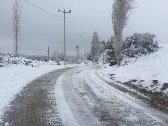 Manisa’da Karla Mücadele Ekipleri Gece-gündüz Çalışıyor