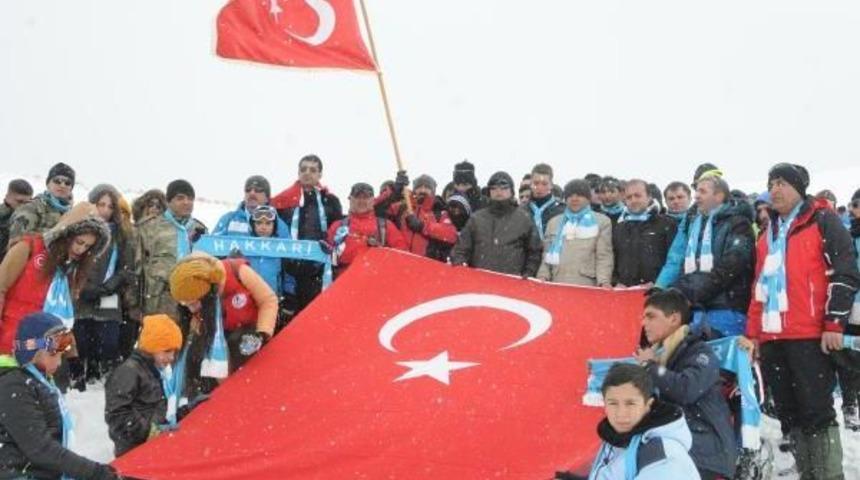 Van Ve Hakkari Ve Bitlis'te Binlerce Kişi Sarıkamış Şehitleri I&ccedil;in Y&uuml;r&uuml;y&uuml;ş