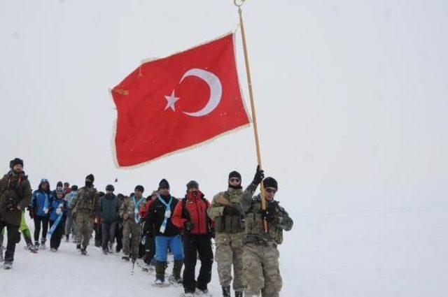 Van Ve Hakkari Ve Bitlis'te Binlerce Kişi Sarıkamış Şehitleri Için Yürüyüş