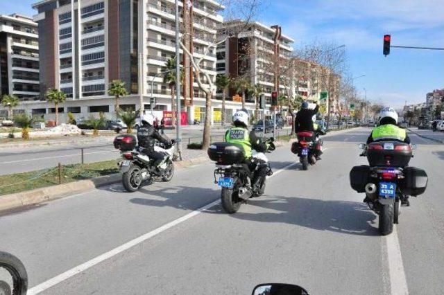 İzmirli Motorcular, Adliye Önünde Şehit Polis Fethi Sekin'i Andı