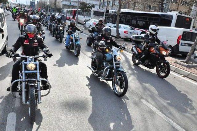 İzmirli Motorcular, Adliye Önünde Şehit Polis Fethi Sekin'i Andı