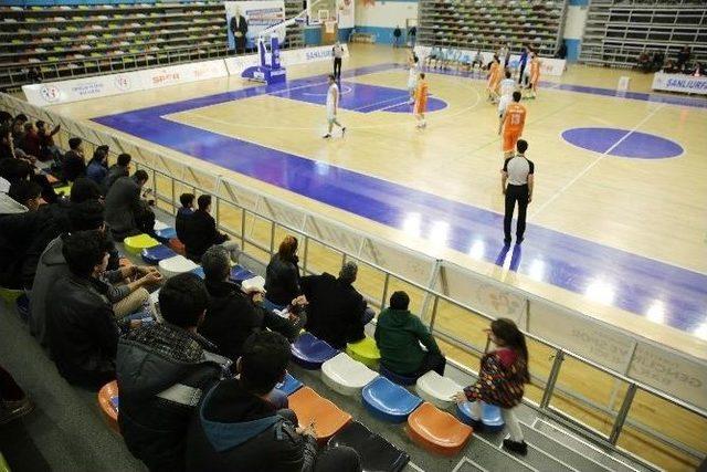 Haliliye Basketbol Ekibi, Silifke’yi Farklı Geçti