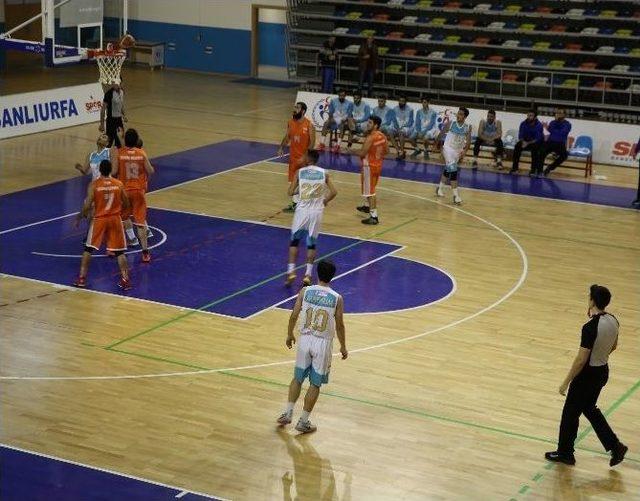 Haliliye Basketbol Ekibi, Silifke’yi Farklı Geçti