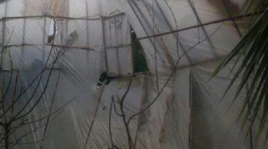 Mersin'de Hortum Seralara Zarar Verdi