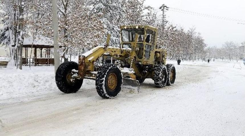 Isparta&rsquo;da Kar Yağışı Etkili Oldu