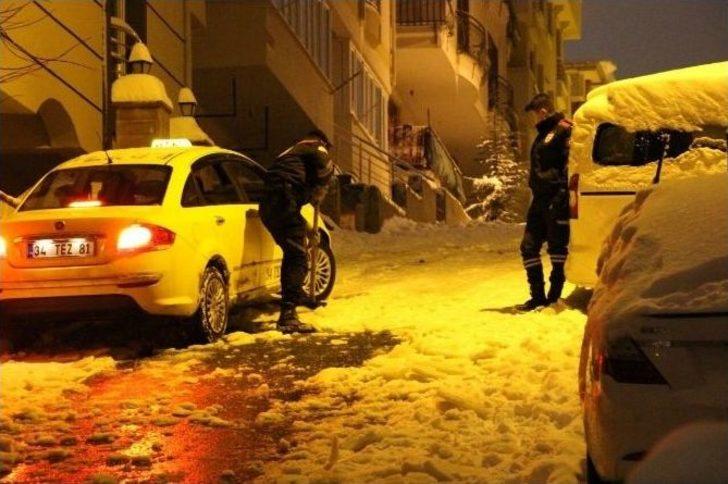 Maltepe’de Karla Mücadele Aralıksız Sürüyor G2