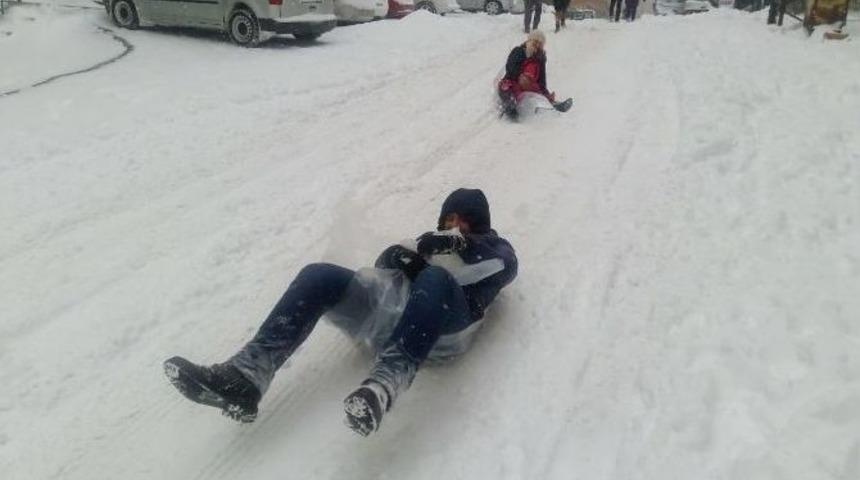 &Ccedil;orlu&rsquo;da Naylonla Kayak Keyfi