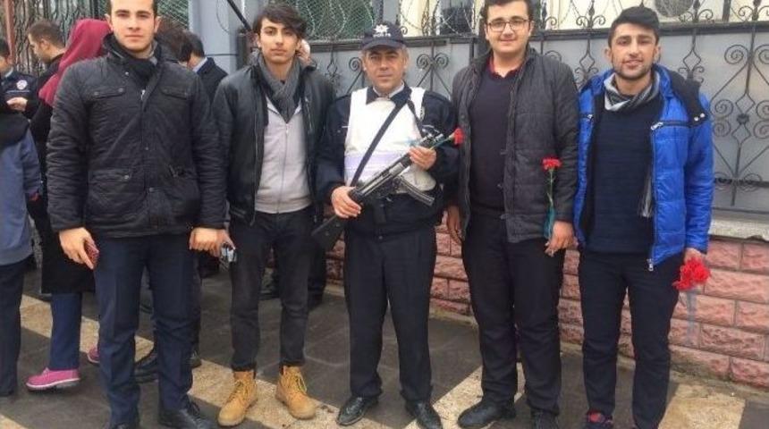 &Ouml;ğrencilerden Polise Başsağlığı Ziyareti