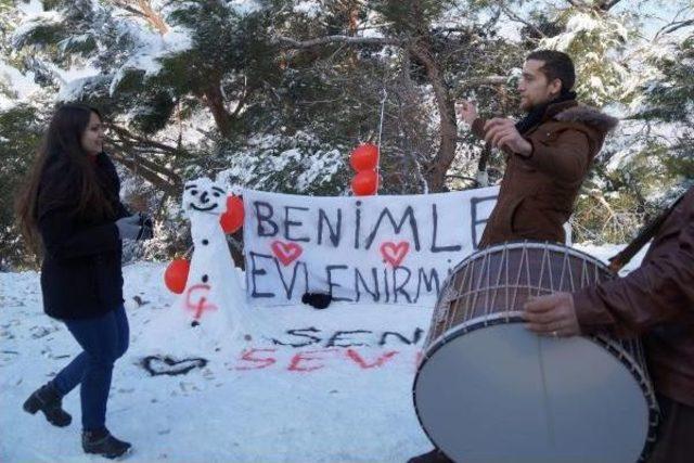 Spil'in Zirvesinde Sürpriz Evlilik Teklifi