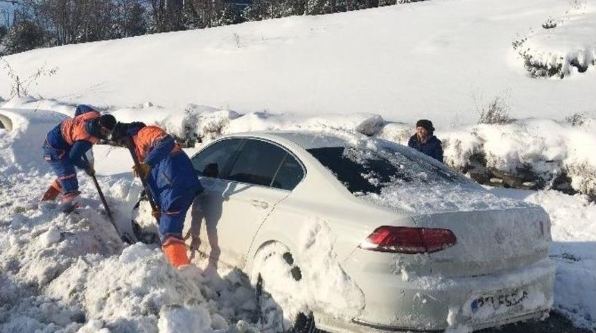 İbb Ekipleri, Yolda Kalan Ara&ccedil;lar İ&ccedil;in Seferber Oldu
