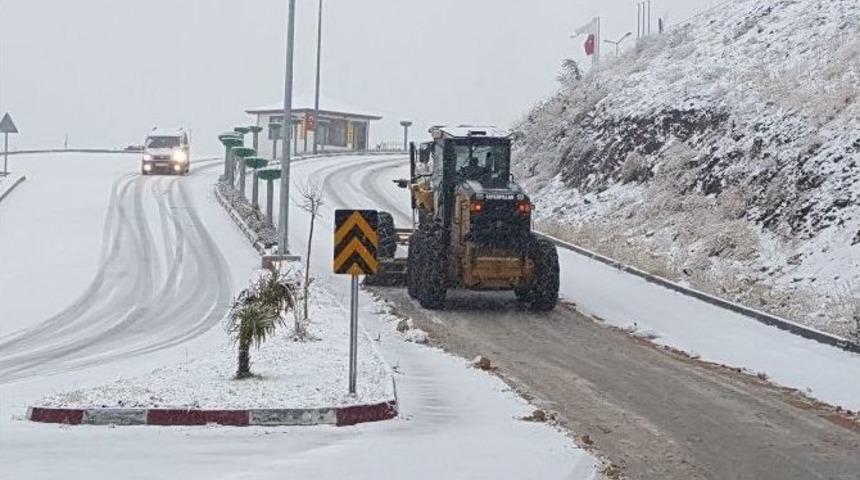 Niksar&rsquo;da Karla M&uuml;cadele &Ccedil;alışması