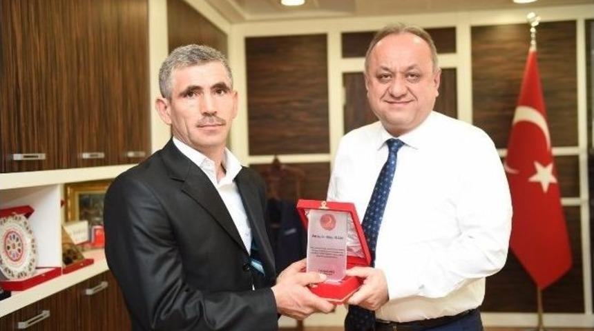 Temizlik İşleri M&uuml;d&uuml;rl&uuml;ğ&uuml;&rsquo;nde Yılın Personeli Satılmış Olgan Se&ccedil;ildi