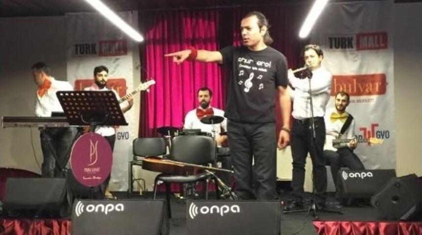 &Ccedil;ocuklar Onur Erol İle Hem Eğlendi Hem &Ouml;ğrendi