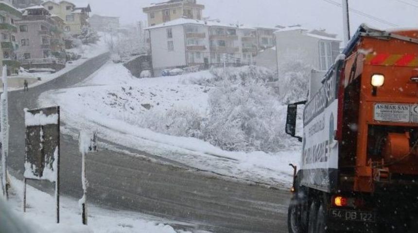 Serdivan Belediyesi Kar M&uuml;cadelesini S&uuml;rd&uuml;r&uuml;yor
