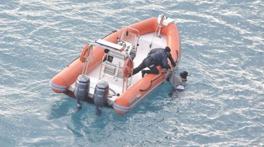 Dengesini Kaybeden Gen&ccedil; Falezlerden D&uuml;şt&uuml;