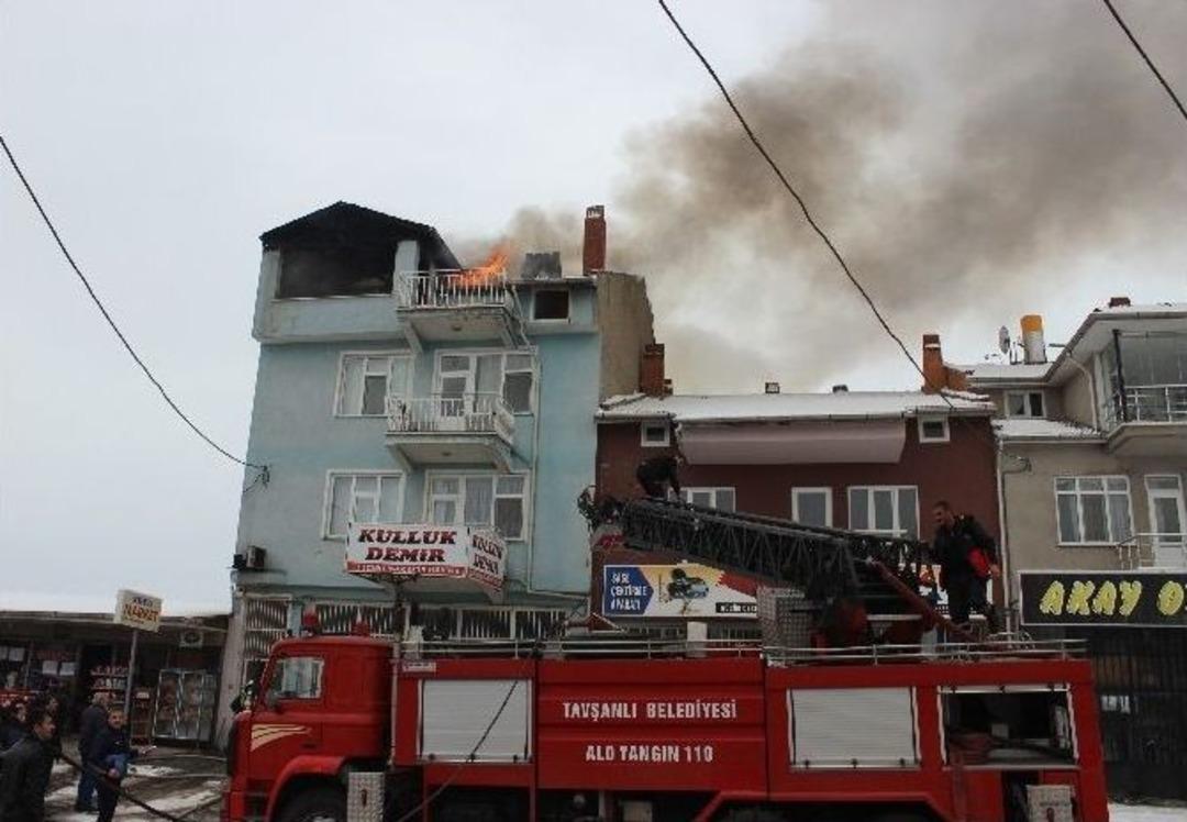Tavşanlı&rsquo;daki &Ccedil;atı Yangını Korkuttu