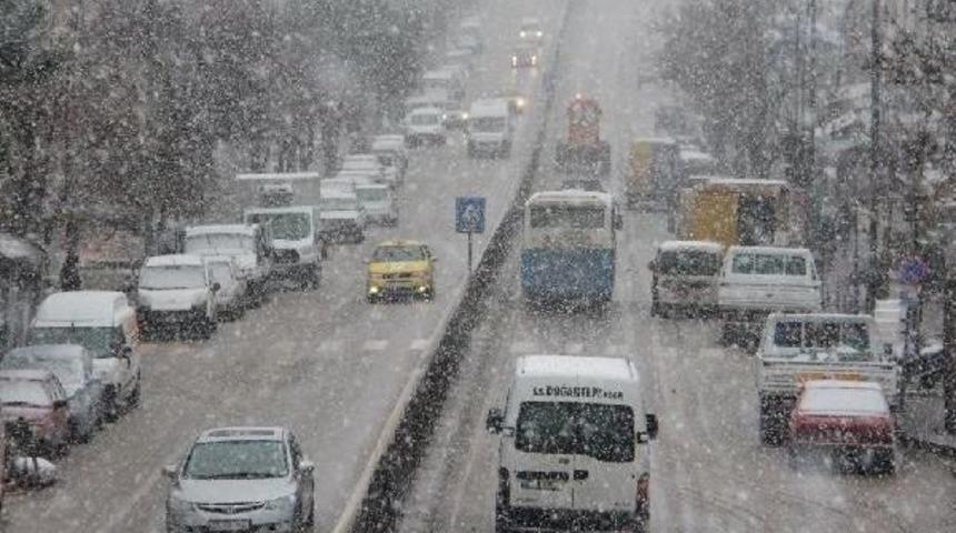 Amasya'da Kar Yağışı Etkili Oldu (2)