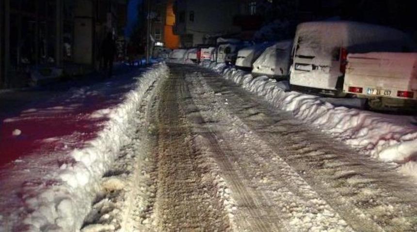 Kar Yağışı Biga'da Hayatı Olumsuz Etkiliyor