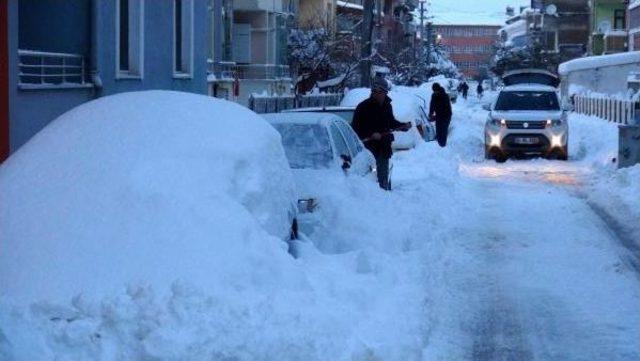 Kar Yağışı Biga'da Hayatı Olumsuz Etkiliyor