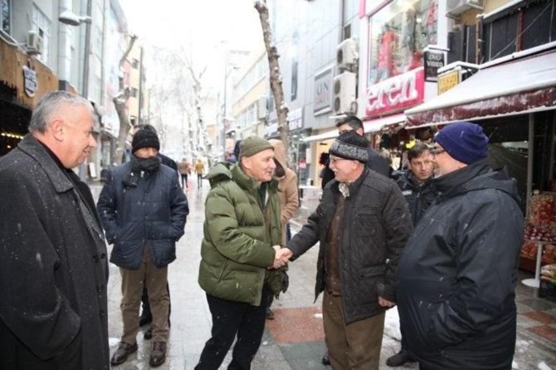 Başkan Altınok &Ouml;z Kar İle M&uuml;cadele Ekiplerini Ziyaret Etti