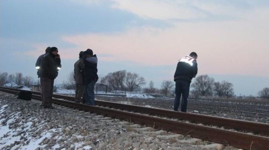 Demiryolu Kenarında Ceset Bulundu