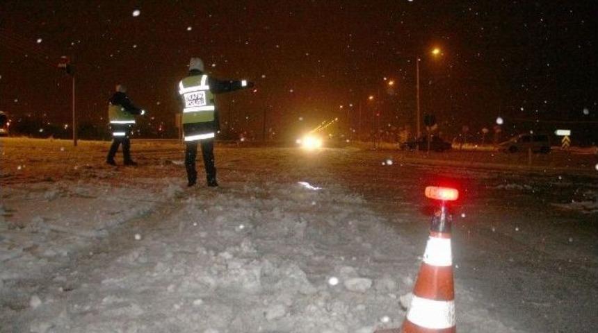 Sivas-kayseri Karayolu Trafiğe Kapandı