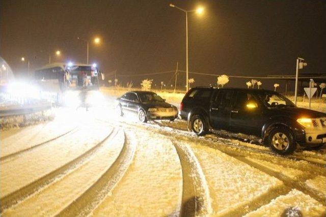 Sivas-kayseri Karayolu Trafiğe Kapandı