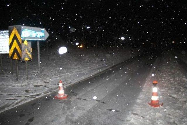 Sivas-kayseri Karayolu Trafiğe Kapandı