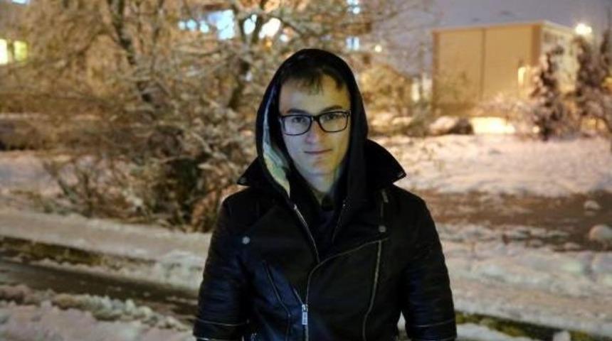 Saldıran Pitbulu Bıçakladı