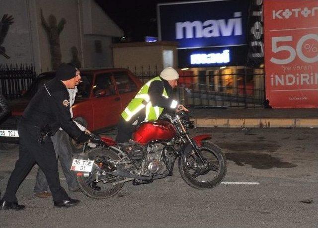 İzmir’de Trafik Kazası: 2 Yaralı