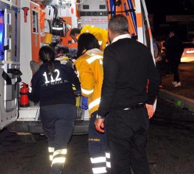 Hafif Ticari Ara&ccedil; Motosiklete &Ccedil;arptı: 2 Yaralı 1