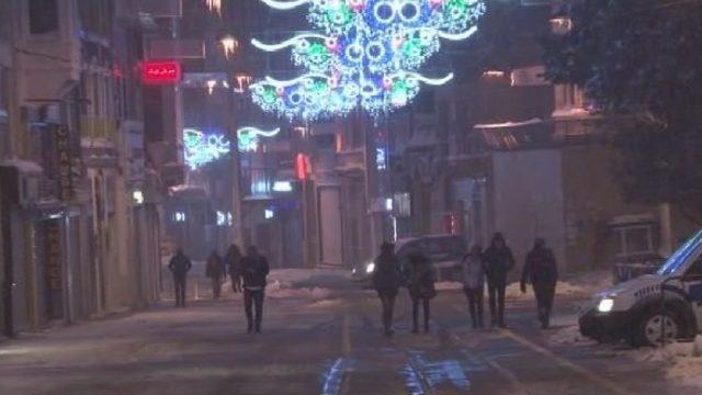 İstanbul'da Kar Yağışı Bu Gece De Etkili Oldu